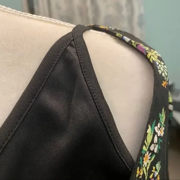 Q&A Los Angeles "Glitz & Glam Black Floral Midi - Picture 10 of 16